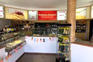 Do&ntilde;a Rosa fabrica de pastas