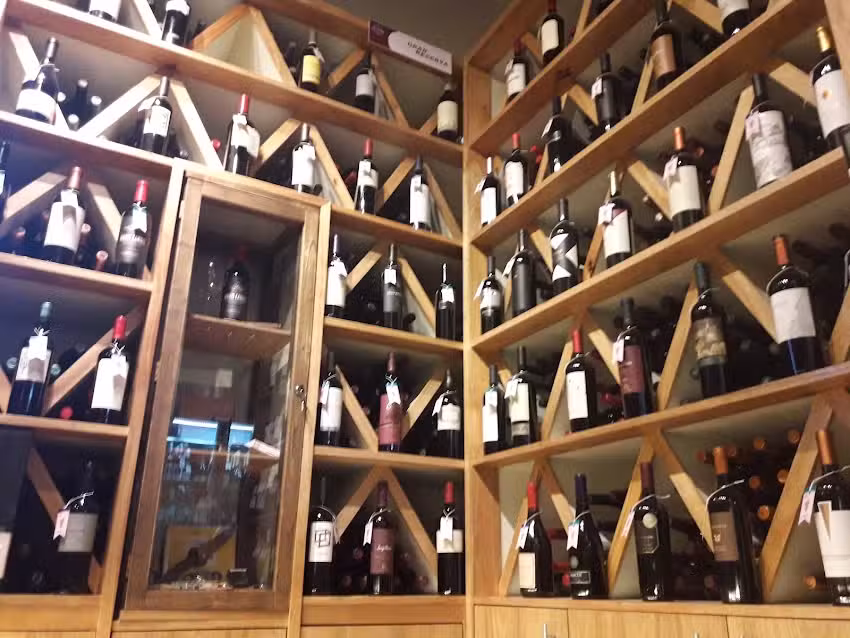 La Viner&iacute;a Grill &ndash; Vinos y Pastas (Steakhouse) El Chalt&eacute;n &ndash; Patagonia