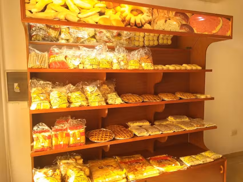 Panader&iacute;a Centro- La Criolla Pastas